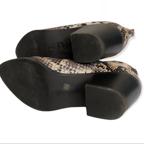 Women’s Journee Collection Lola Side Slit Bootie 7 - Picture 5 of 6